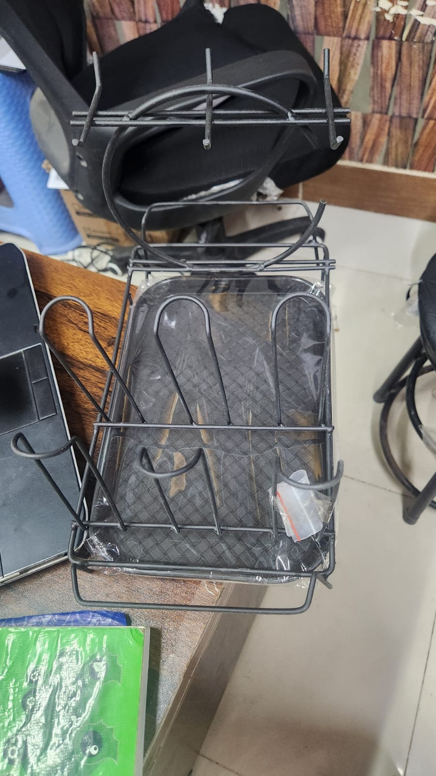 Durable Metal Cup & Glass Stand Rack
